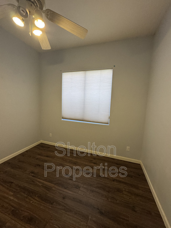 Building Photo - 1313 W Straford Ave