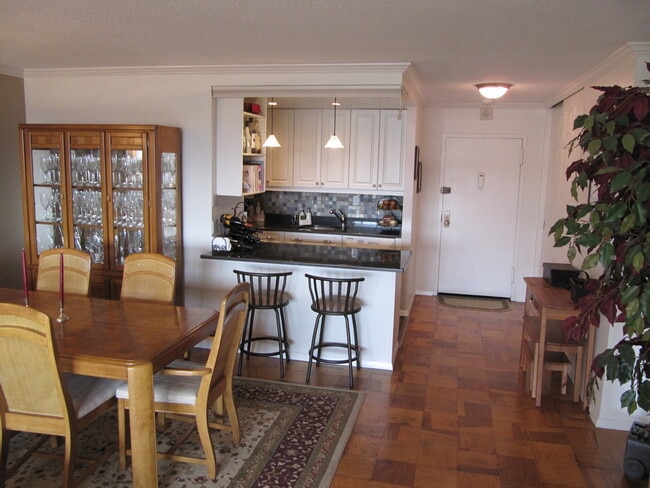 Building Photo - 2 Hawthorne Pl