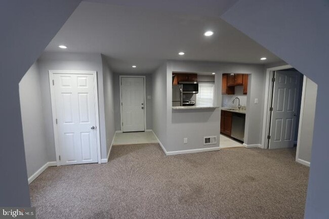 Primary Photo - 1 Morton Pl