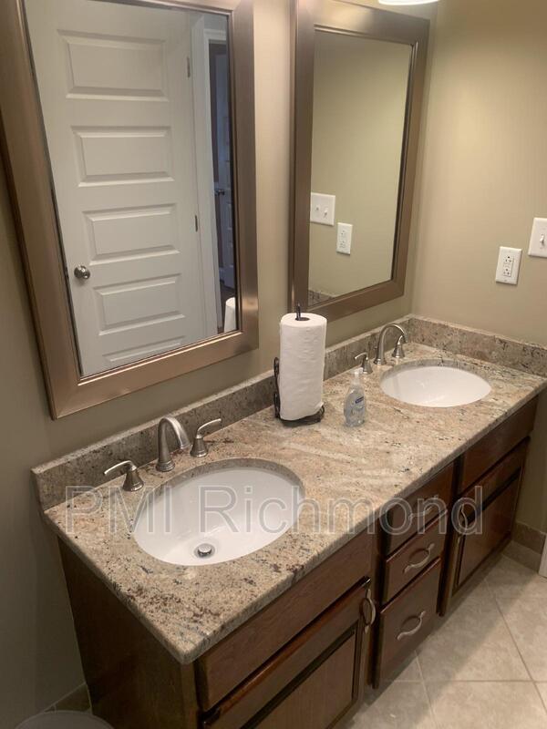 Building Photo - 2106 Cedar St