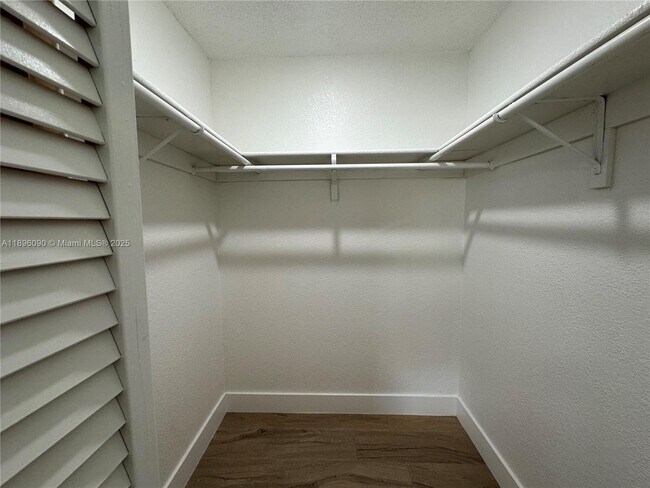 Building Photo - 116 NW 2nd Ave