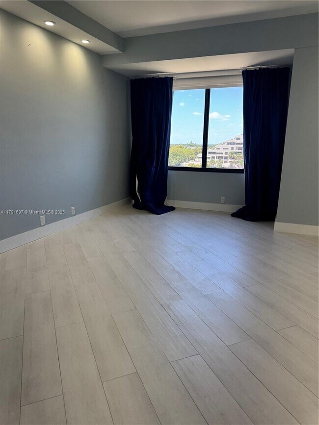 Building Photo - 201 Crandon Blvd