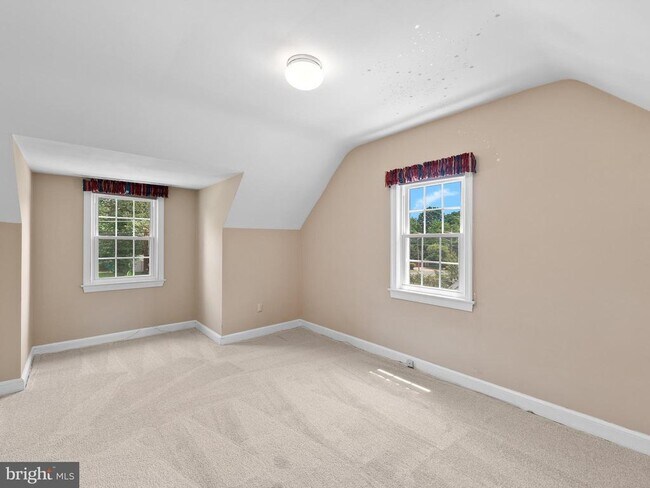 Building Photo - 404 S George Mason Dr