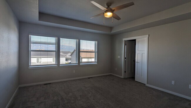 Building Photo - BEAUTIFUL TWO STORY 4 BDRM 4 BATH HOME WIT...