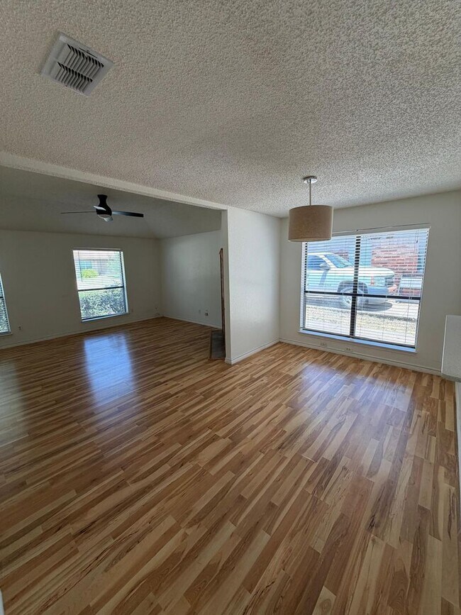 Building Photo - 3006 Post Oak Dr