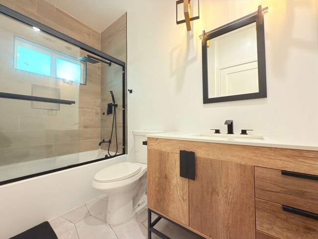Building Photo - Beautifully Renovated 3-Bedroom Home in We...