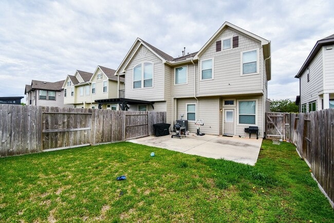 Building Photo - 8726 Laurel Crest Dr