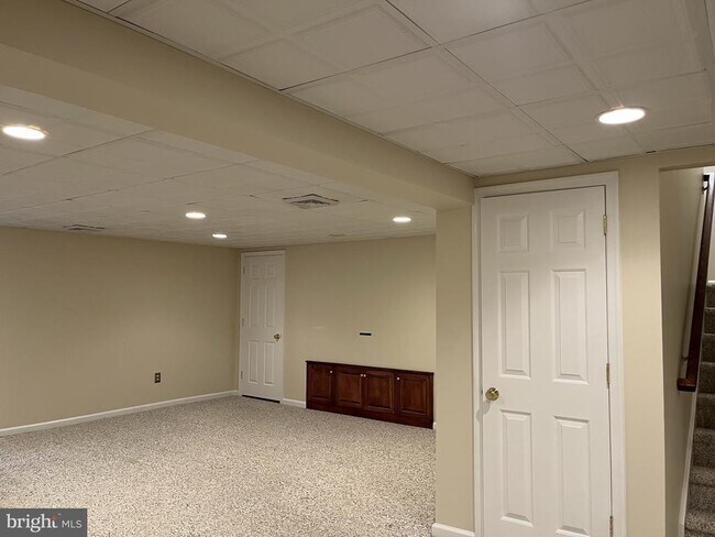 Building Photo - 2016 Greenes Way Cir