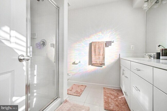 Building Photo - 423 Honeyberry Ln