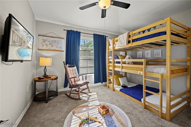 Building Photo - 1831 SE Van Loon Terrace