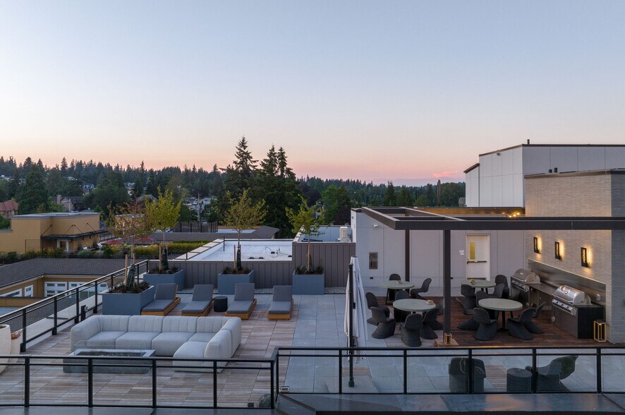 Building Photo - 10050 NE 10th St