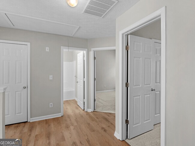 Building Photo - 230 Millstone Dr