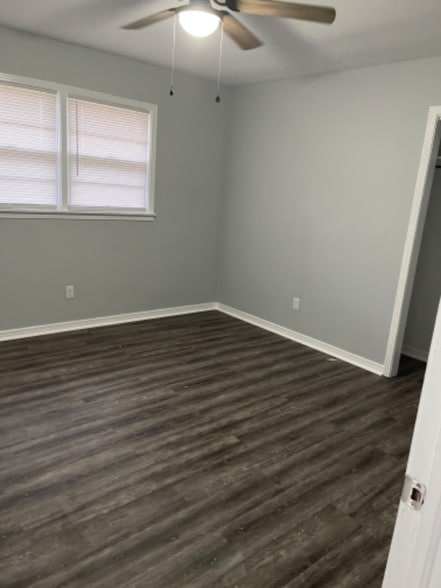 Building Photo - 2040 Alpine Dr