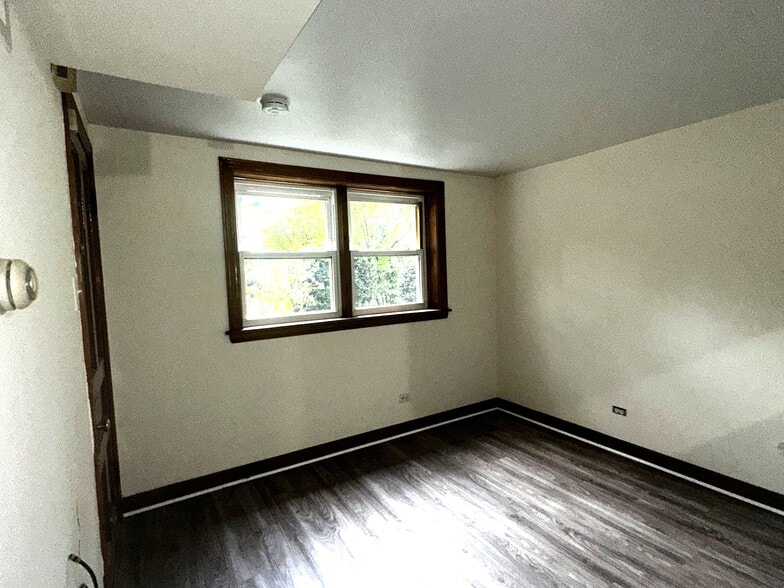 Building Photo - 1328 W Melrose St