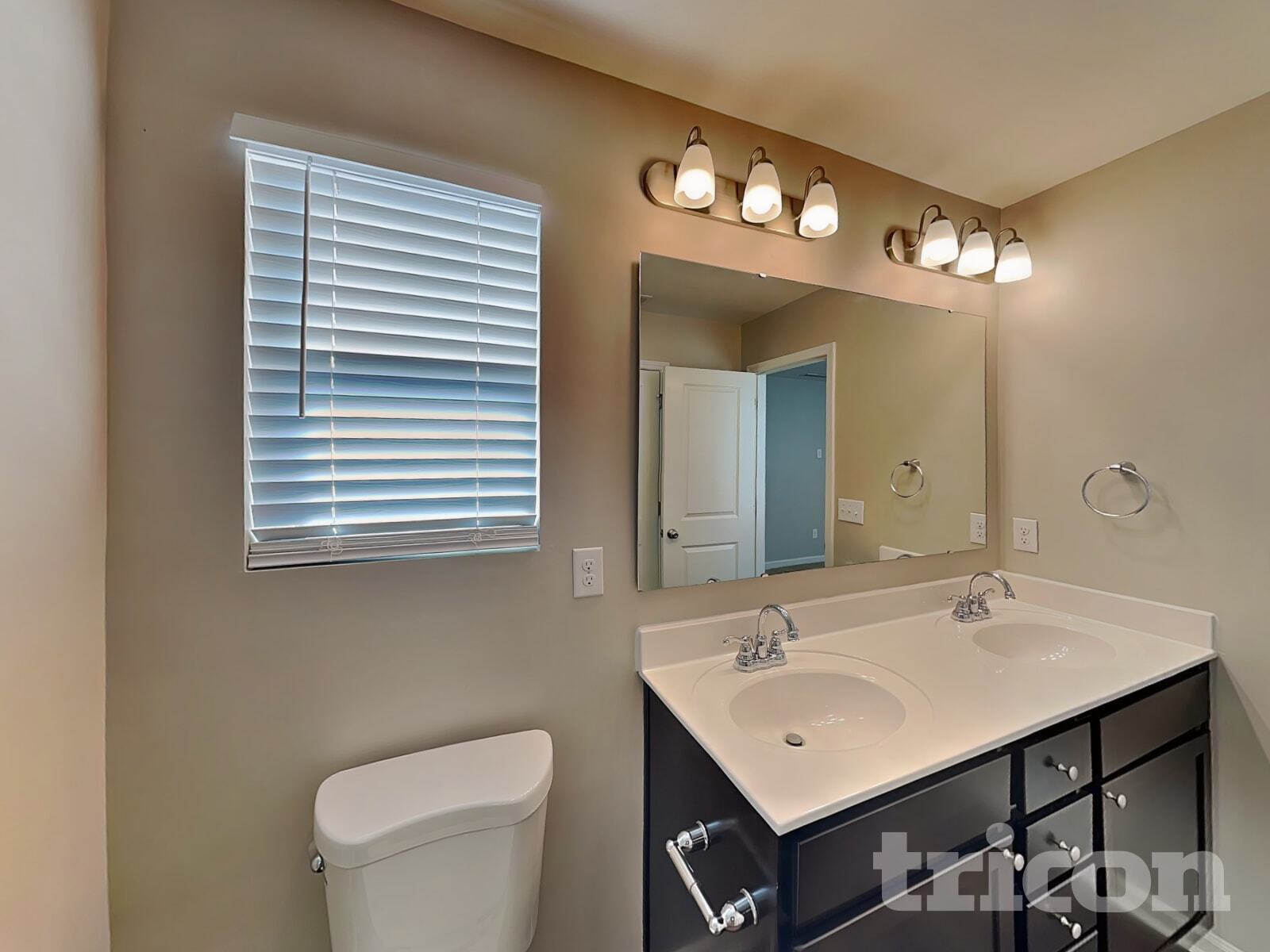 Building Photo - 635 Spencer Ln