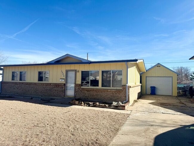 Building Photo - Large 3 Bedroom, 1 Bath Ranch Style Home in South Loveland, CO