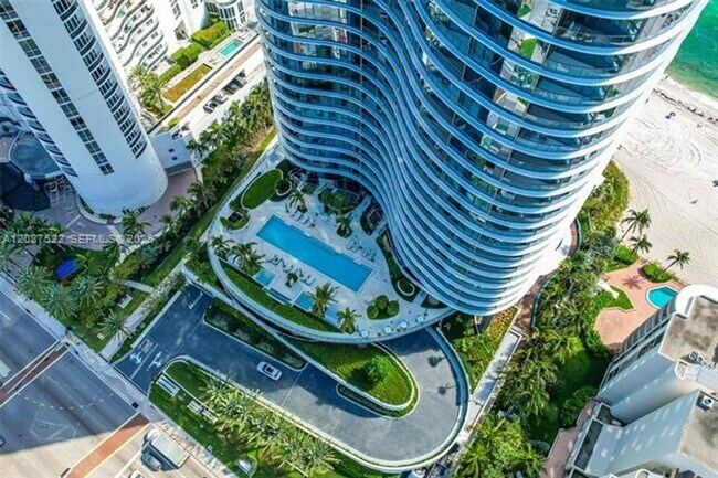 Building Photo - 15701 Collins Ave