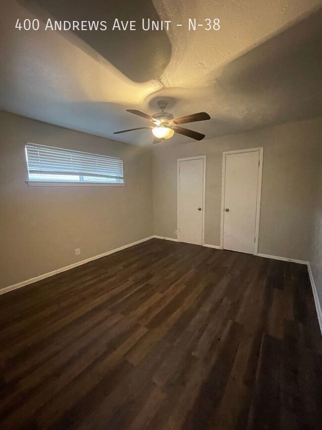 Building Photo - Ask about move in specials