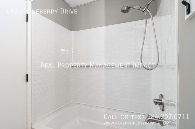 Building Photo - 4927 Wineberry Dr