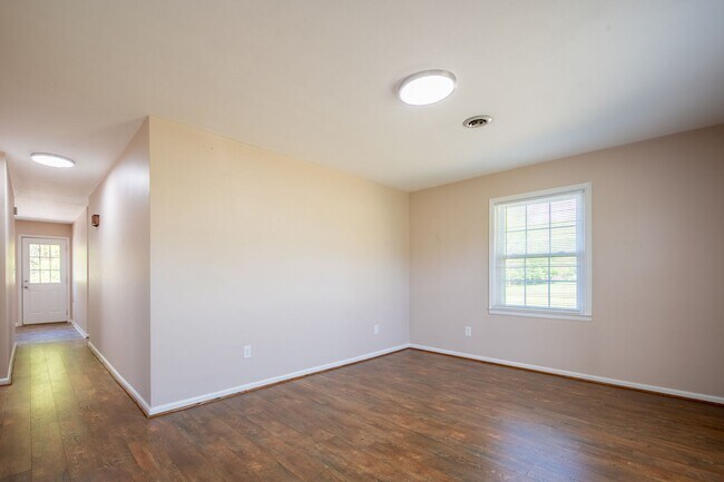 Building Photo - Rutrough Road