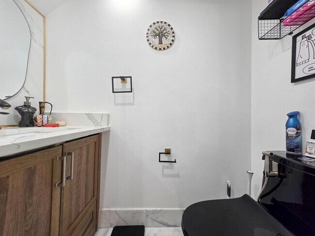Building Photo - Northeast 15th Avenue, Fort Lauderdale, FL 33305 - 2 BR 1.5 BA townhouse