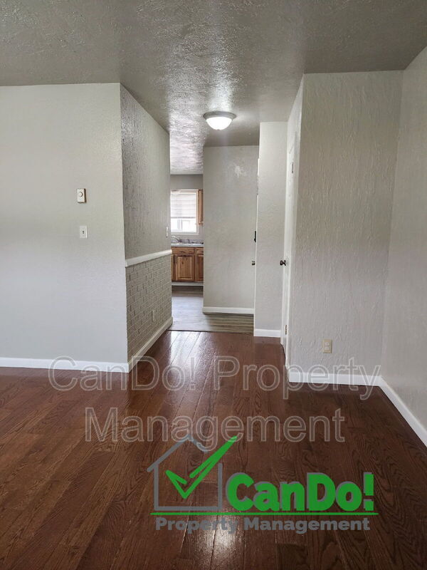 Building Photo - 225 Carol Dr