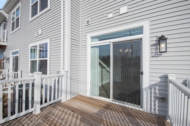 Building Photo - 253 Masters Dr