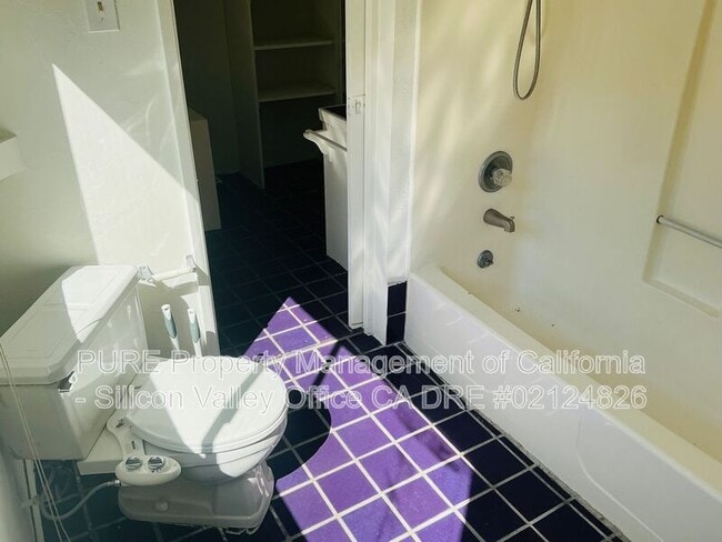 Building Photo - Y20899 Aldercroft Heights Rd