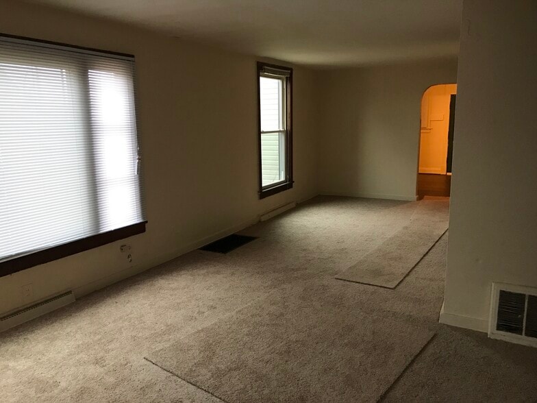 Building Photo - 603 Huffman St