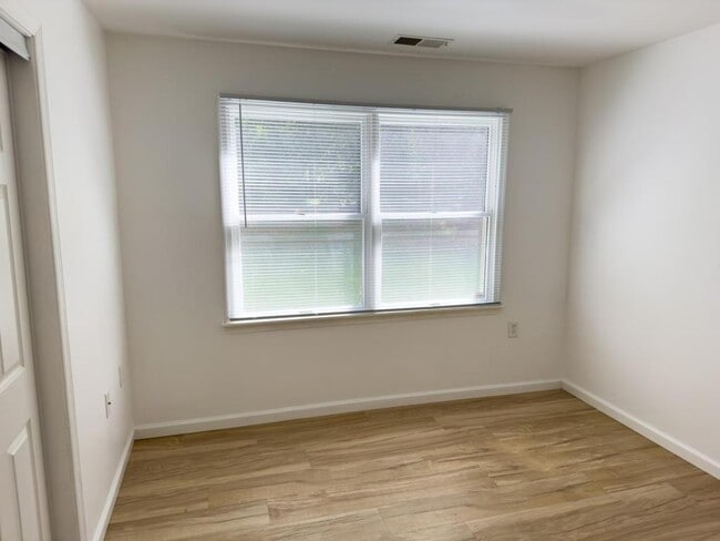 Building Photo - 140 Lindfield Cir
