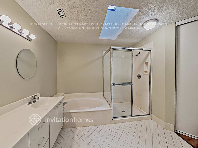 Building Photo - 10441 NW 12th Ct