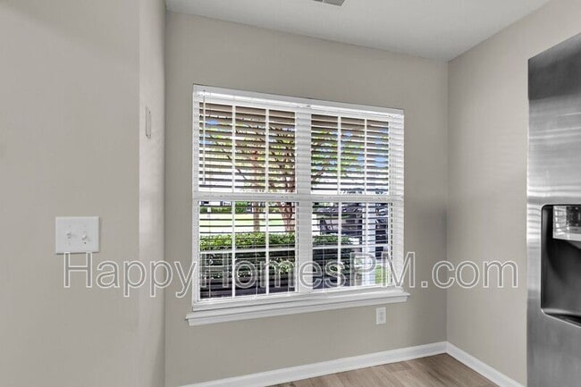 Building Photo - 7359 Suncatcher Dr