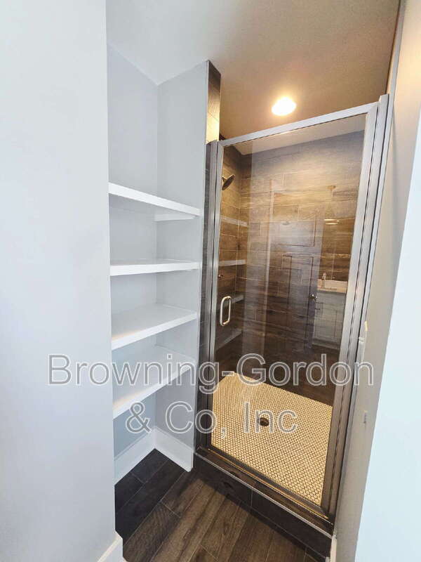 Building Photo - 668A James Ave