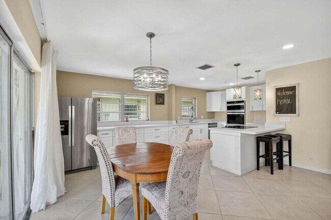 Building Photo - 324 Orange Tree Dr