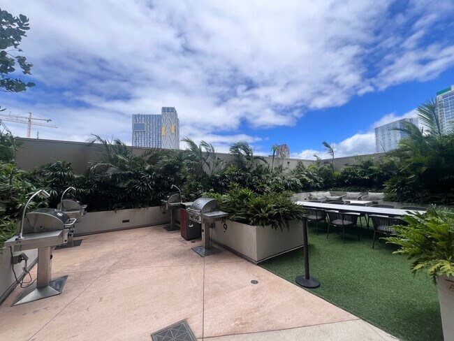 Building Photo - High Floor Kakaako 1 bedroom