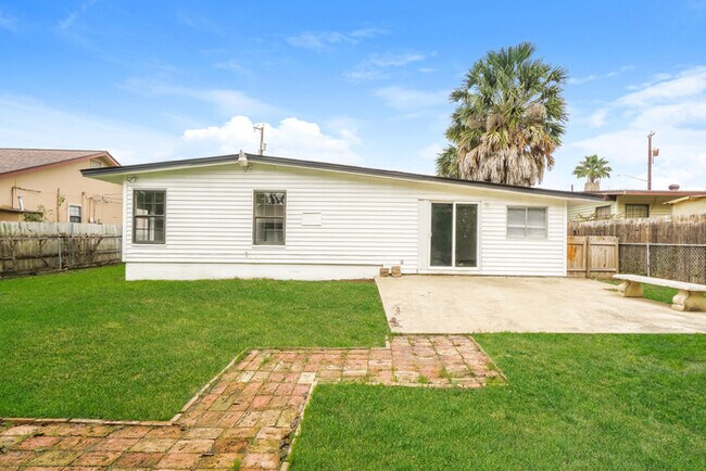 Building Photo - Comfortable 3 Bedrooms Home in San Antonio, TX