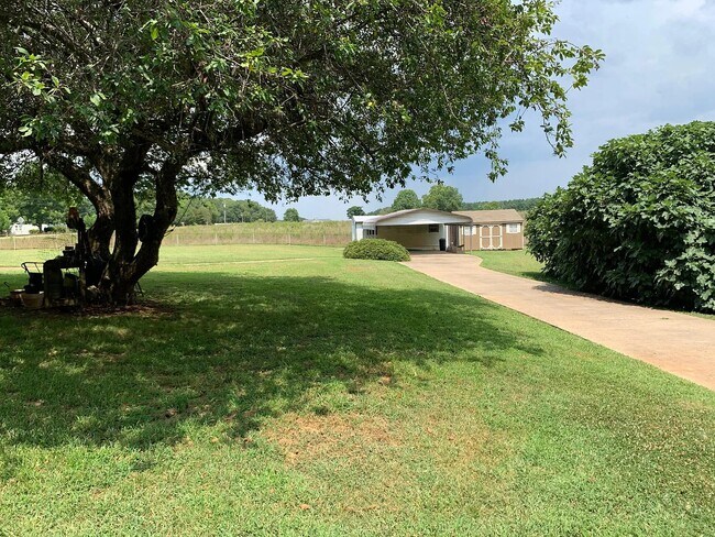 Building Photo - 600 Garrison Rd