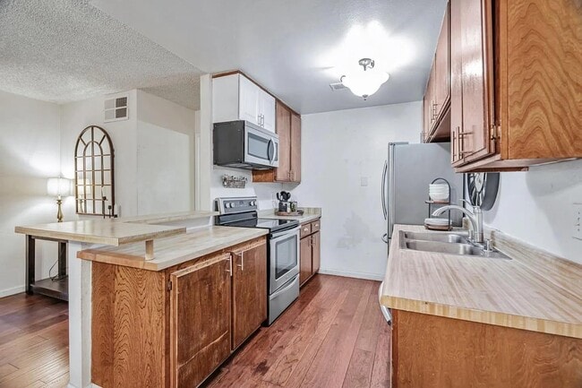 Building Photo - 247 N Capitol Ave