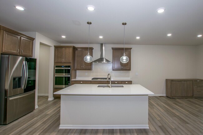 Building Photo - 717 Risdon Trail S