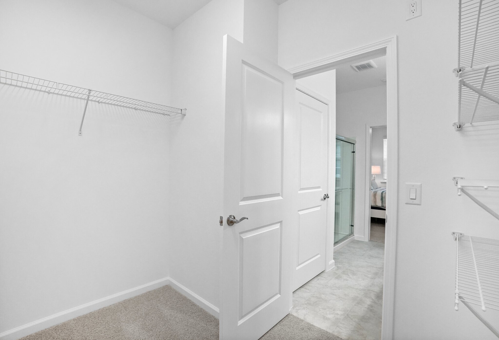 Building Photo - 9400 Daydream Dr