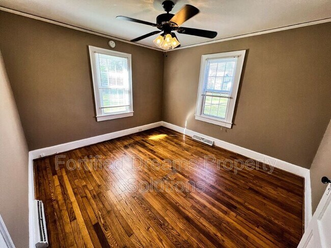 Building Photo - 316 Elmwood Dr