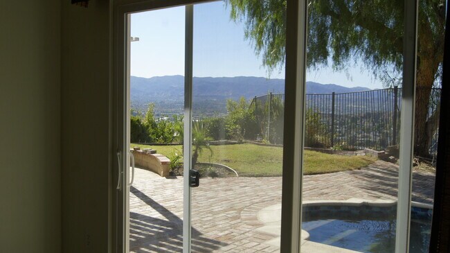 Building Photo - 27403 Garza Dr