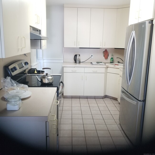 Building Photo - 185 Melba St