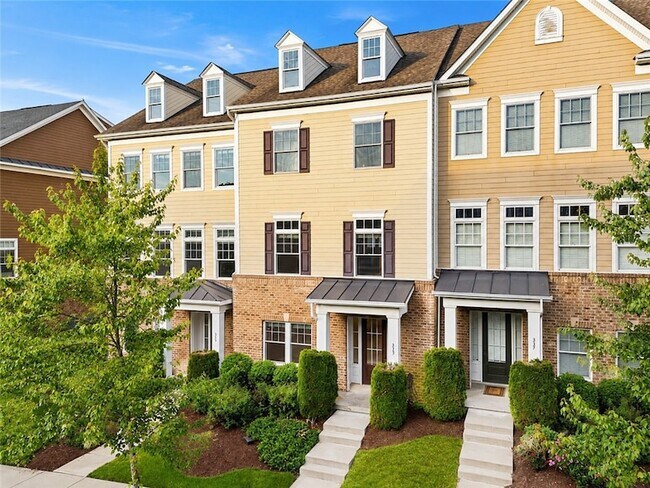 Building Photo - 335 Osona Ln