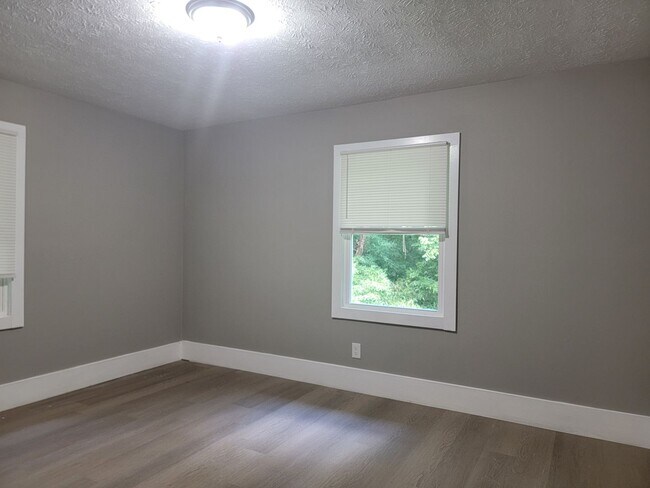 Building Photo - Accepting  DeKalb Housing Choice & HUD /VA...