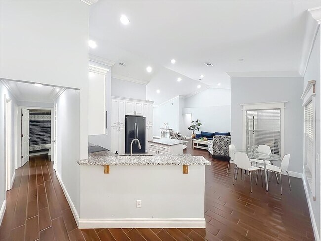 Building Photo - 3020 Hartland Ct