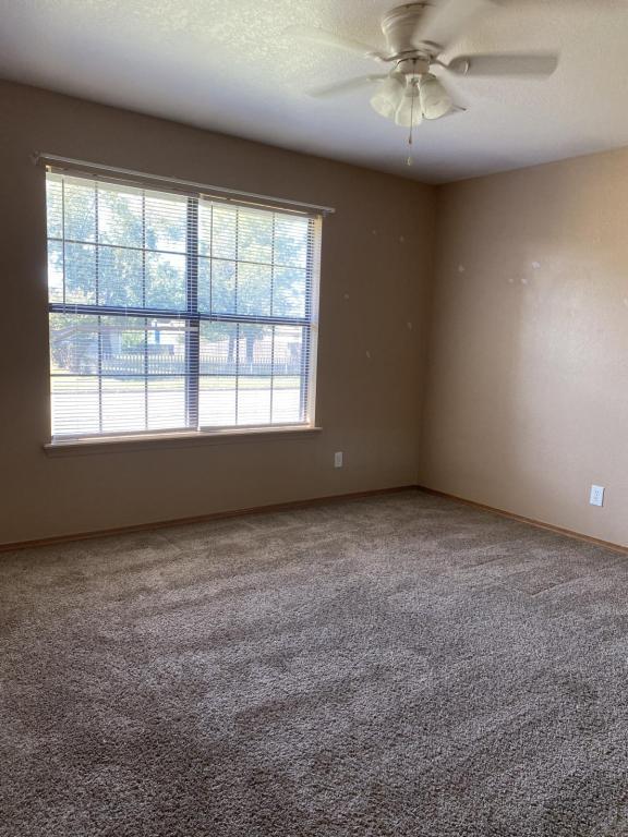Building Photo - 2320 S W Wolf Run Dr