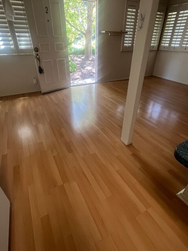 Building Photo - Epic REA: Cozy 2BR Near UC Davis w/ Garage...