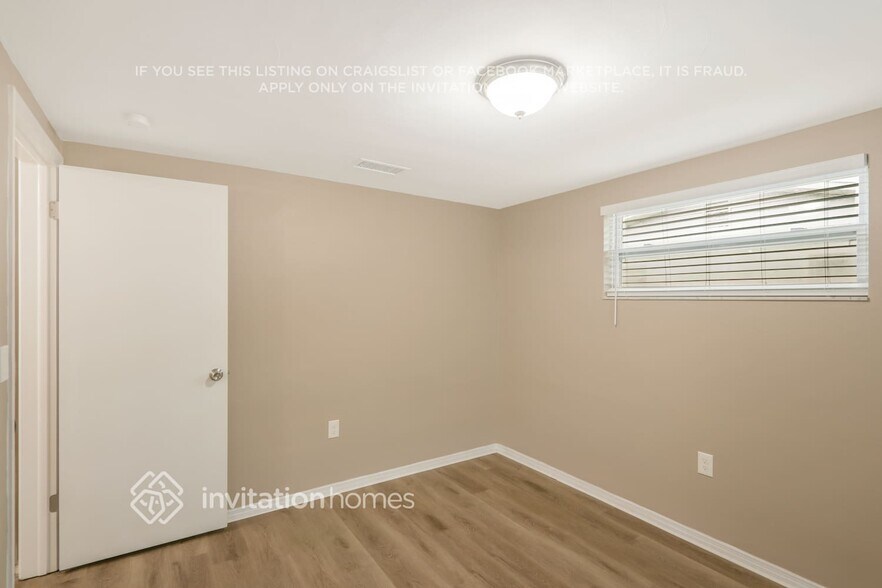 Building Photo - 5135 Kiwi Dr