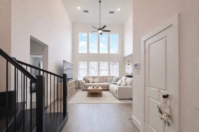 Building Photo - 31426 Warm Kindling Wy